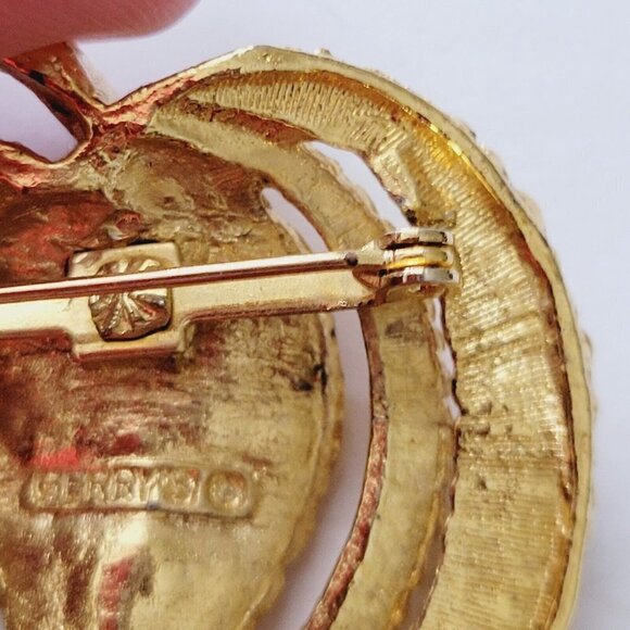 Vintage Gerry's Leaf Brooch Textured Brushed Gold Tone 3D Fall Autumn Timeless - Picture 8 of 10